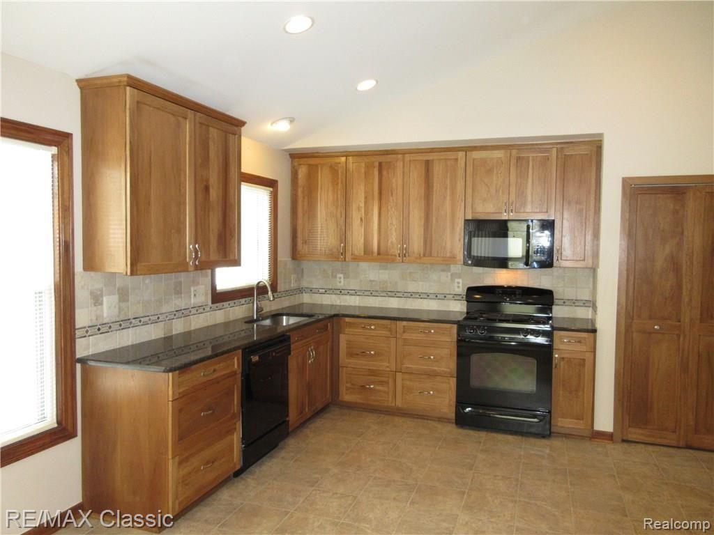 24648 Jamestowne Road Novi, MI 48375 - Photo 5 of 20 5.JPG
