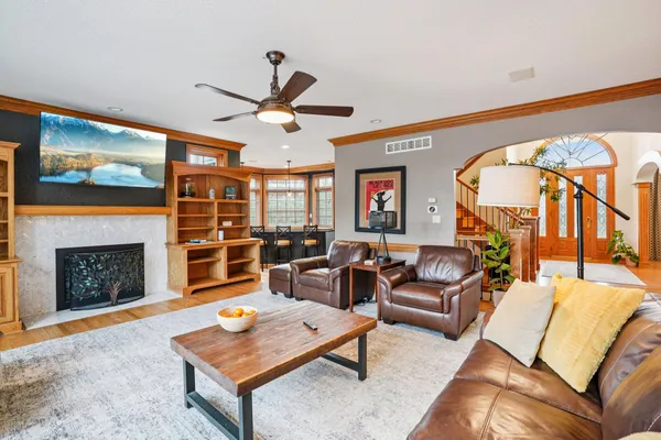 $1,495,000 | 923 Evergreen Circle, Hartland, WI 53029