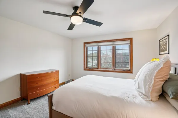 $1,650,000 | 923 Evergreen Circle, Hartland, WI 53029