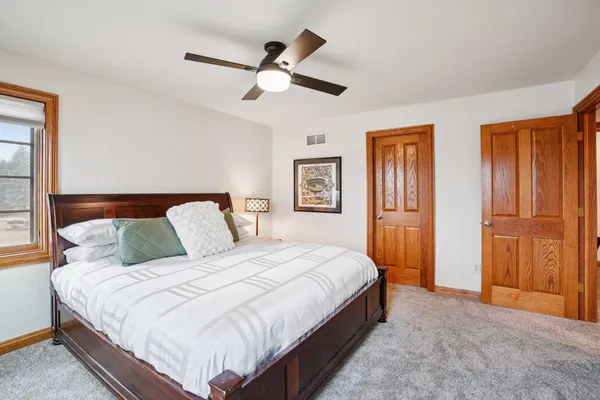 $1,495,000 | 923 Evergreen Circle, Hartland, WI 53029