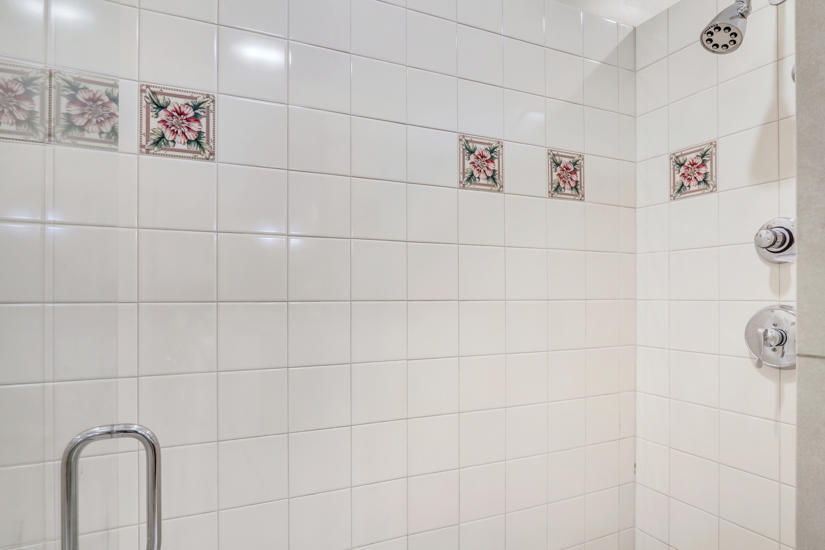 5684 Wolf Road Western Springs, IL 60558 - Photo 33 of 51 a bathroom with a bathtub