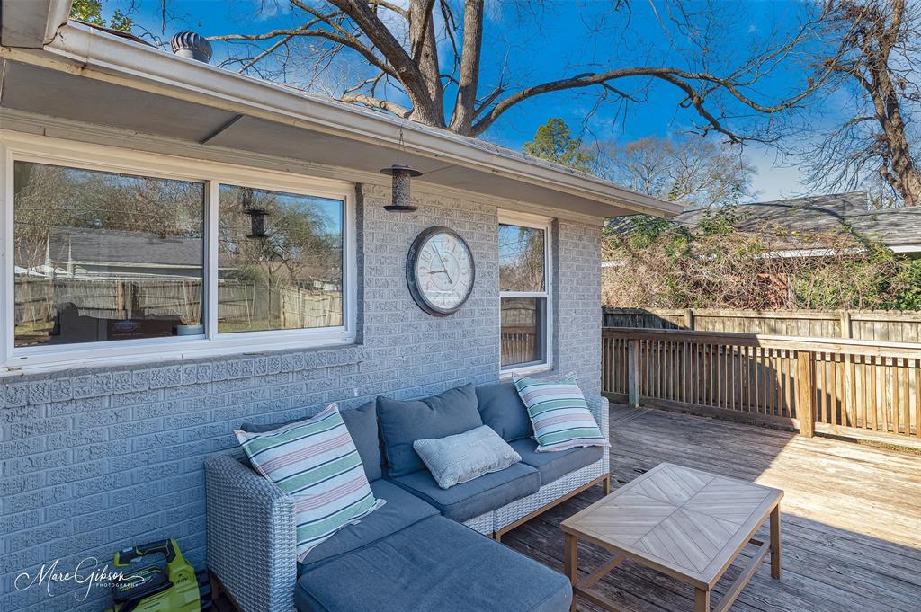 232 Roma Drive Shreveport, LA 71105 - Photo 19 of 21 a view of a chairs and a table in the balcony