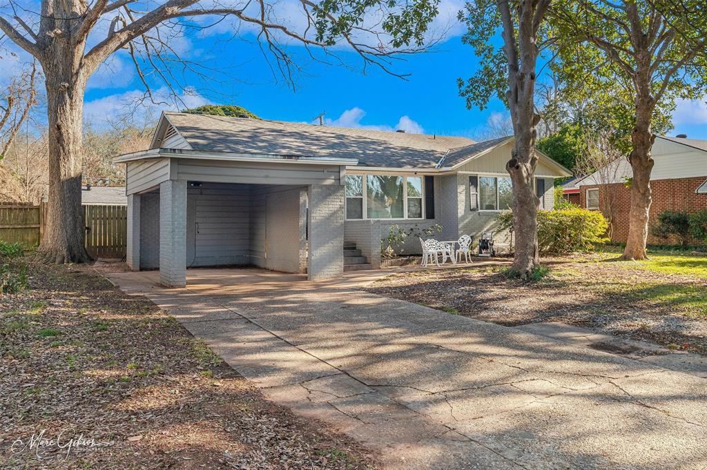232 Roma Drive Shreveport, LA 71105 - Photo 2 of 21 a view of a house with a patio