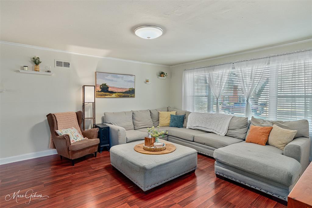 232 Roma Drive Shreveport, LA 71105 - Photo 5 of 21 a living room with furniture and a large window