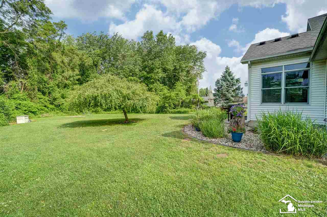 6475 Douglas Road Lambertville, MI 48144 - Photo 37 of 39 Beautiful, well maintained landscape and green space.