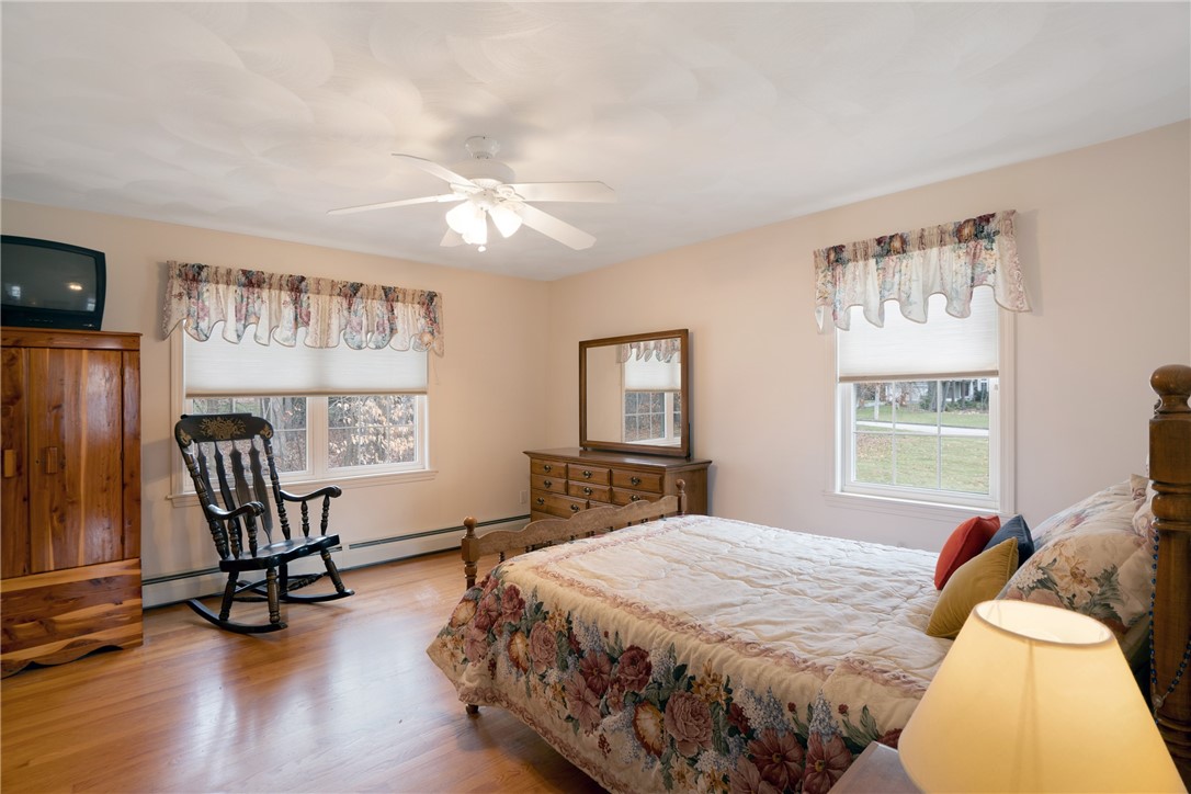 204 Tomahawk Trail Cranston, RI 02921 - Photo 13 of 26 Primary bedroom suite