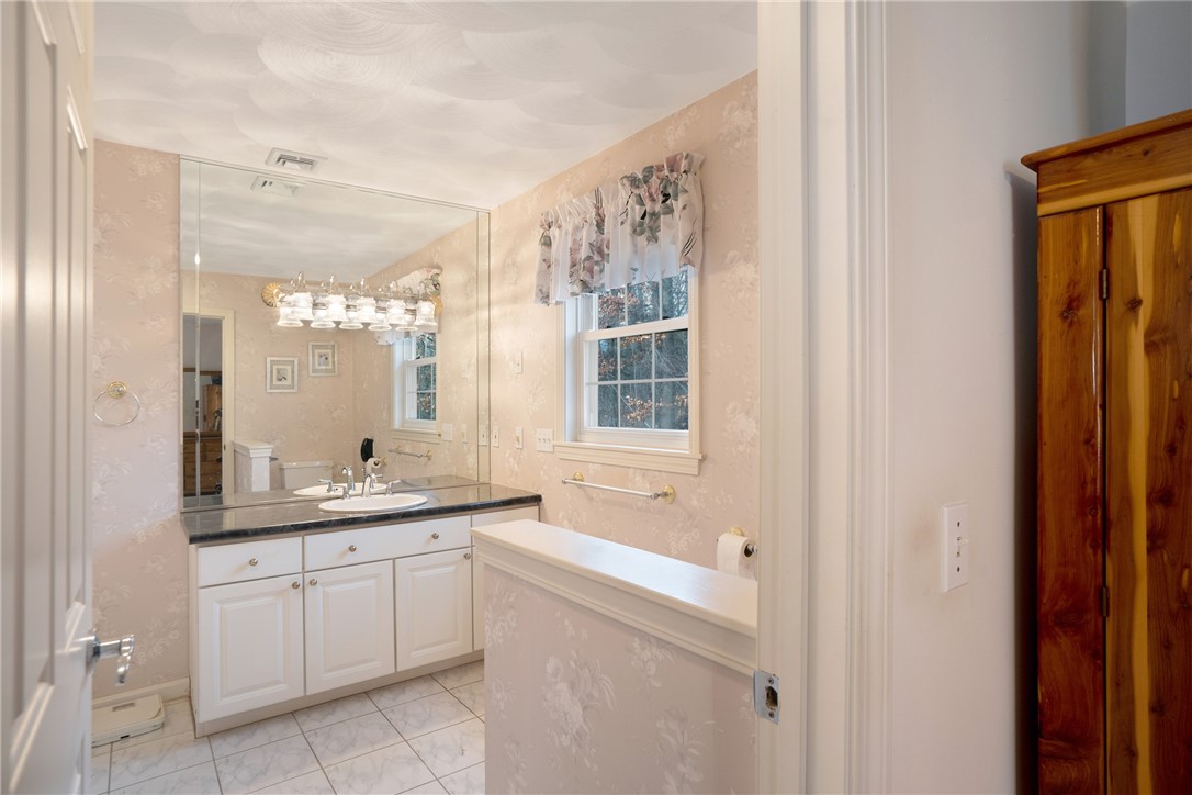 204 Tomahawk Trail Cranston, RI 02921 - Photo 15 of 26 Primary bath