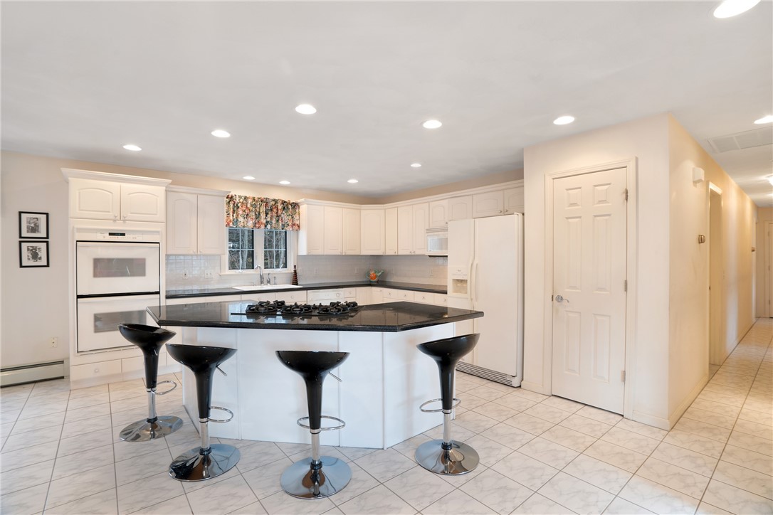 204 Tomahawk Trail Cranston, RI 02921 - Photo 4 of 26 Kitchen