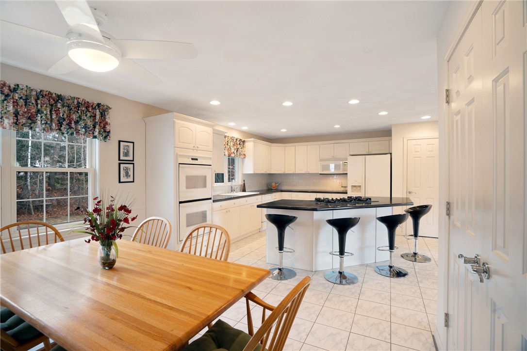 204 Tomahawk Trail Cranston, RI 02921 - Photo 6 of 26 Kitchen