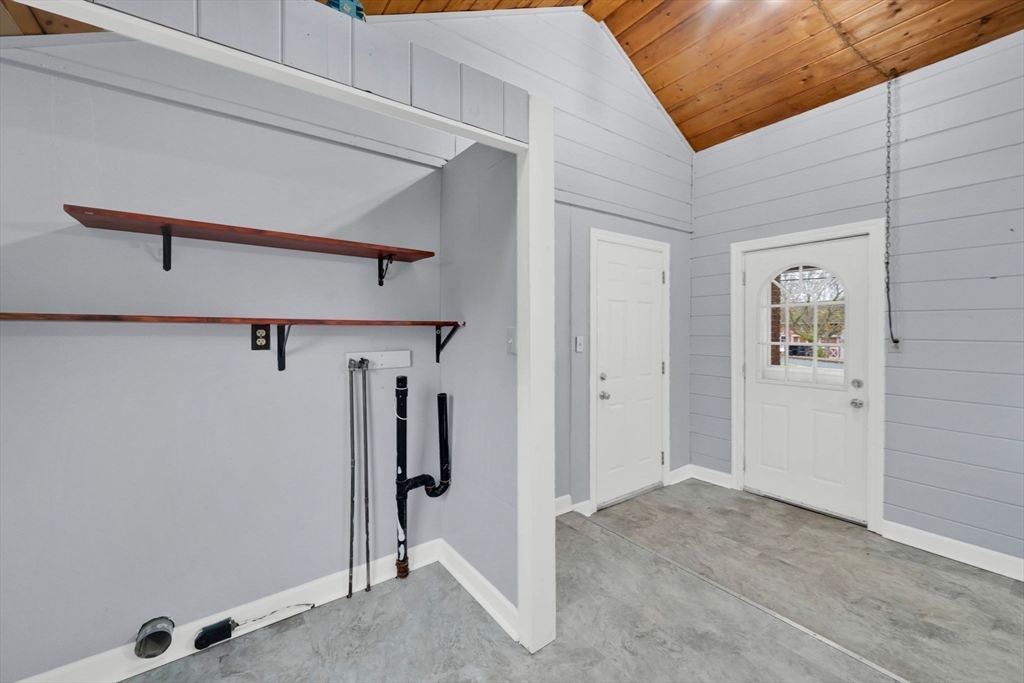 4 Leonard Road Stafford, CT 06076 - Photo 11 of 37 a view of a hallway with closet