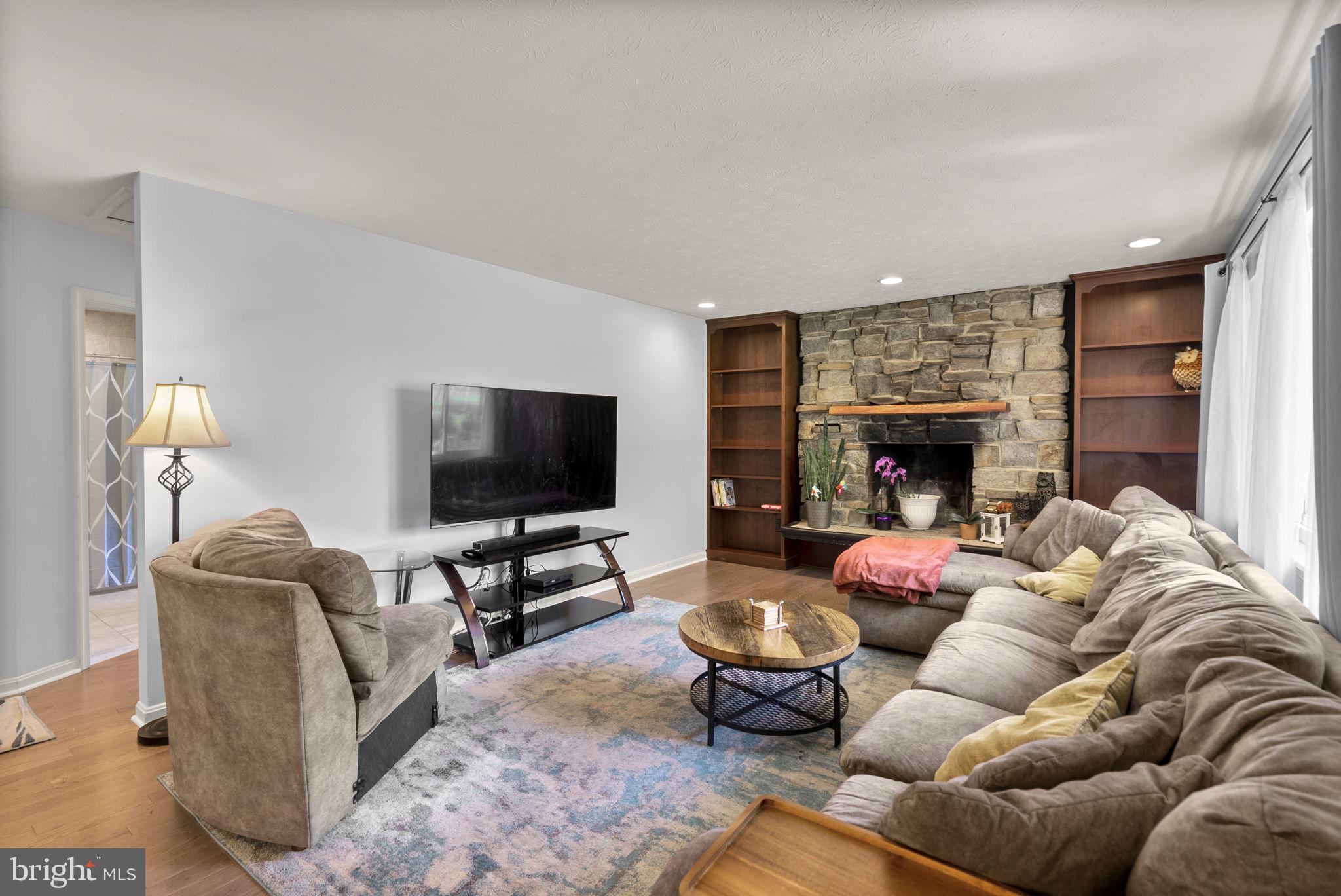 7301 Chrome Mine Road Gaithersburg, MD 20882 - Photo 4 of 45