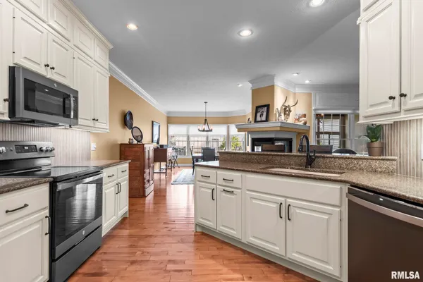 $475,000 | 2321 Winners Circle, Springfield, IL 62702