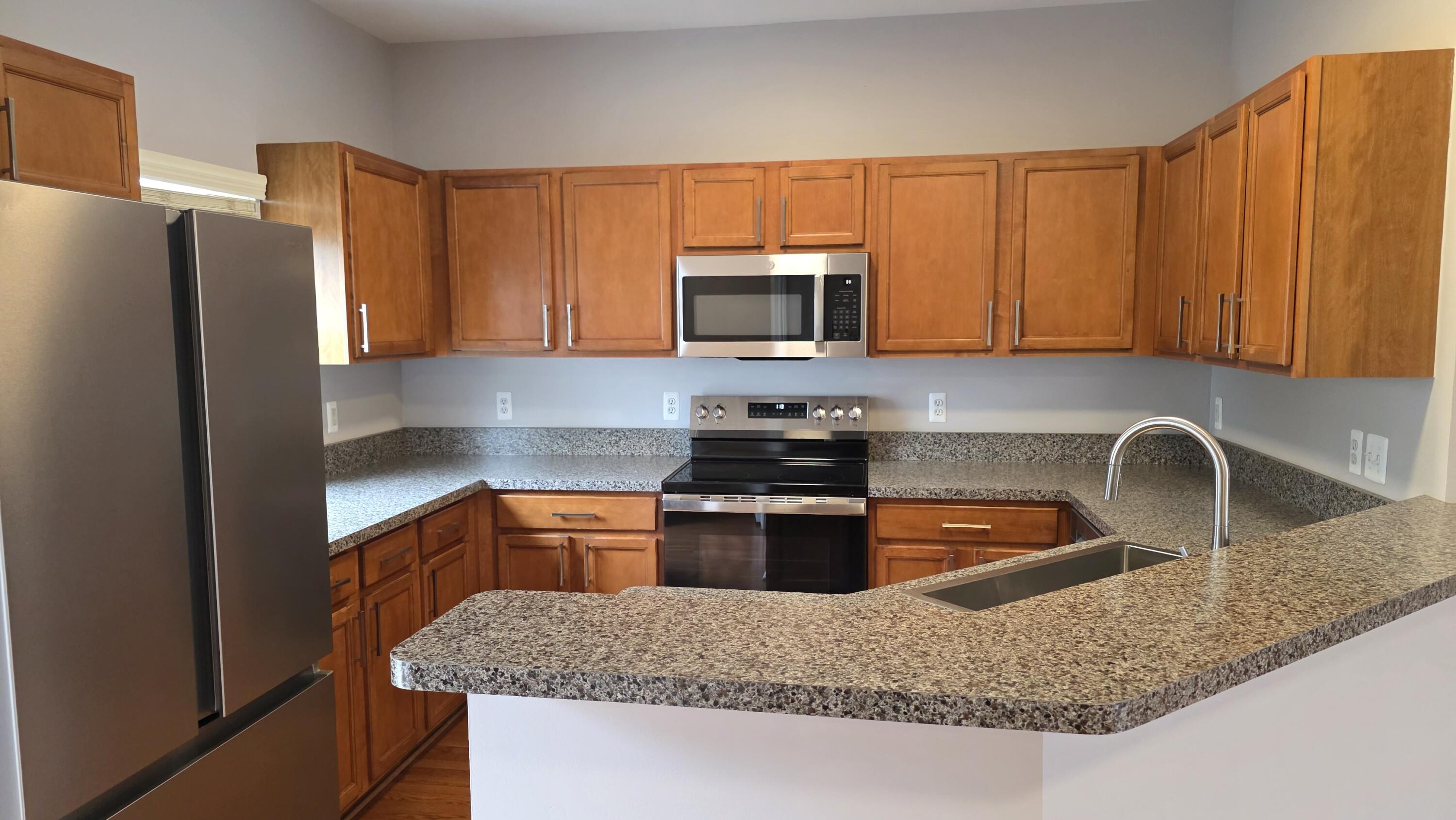 1563 Cass Lake Road Keego Harbor, MI 48320 - Photo 6 of 23 snack bar seating