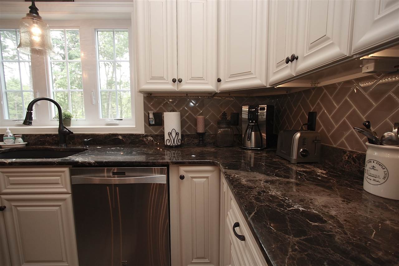 382 New Boston Road Bedford, NH 03110 - Photo 6 of 31