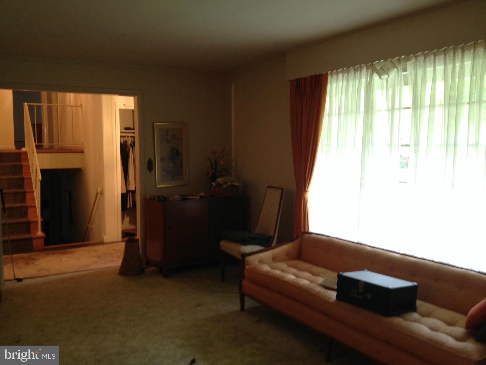 2412 Ravenview Road Lutherville-Timonium, MD 21093 - Photo 4 of 29 Living Room