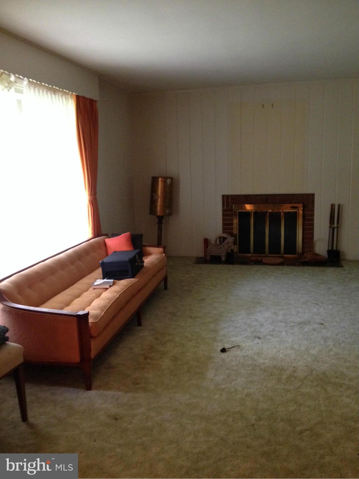 2412 Ravenview Road Lutherville-Timonium, MD 21093 - Photo 5 of 29 Living Room