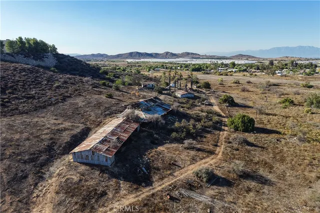 a view of a dry yard with mountain