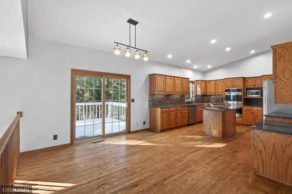$585,000 | 10005 Antrim Court, Woodbury, MN 55129