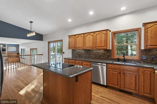 $585,000 | 10005 Antrim Court, Woodbury, MN 55129