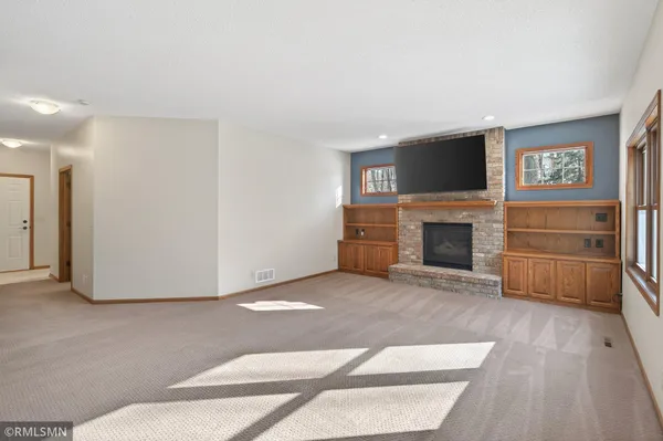 $585,000 | 10005 Antrim Court, Woodbury, MN 55129