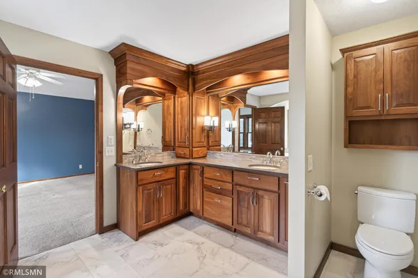 $585,000 | 10005 Antrim Court, Woodbury, MN 55129