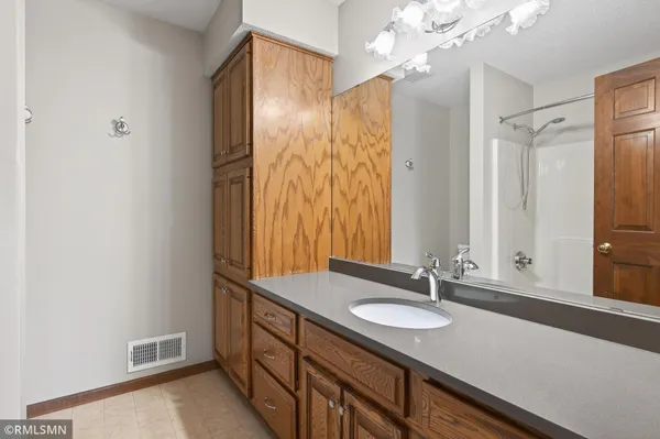 $585,000 | 10005 Antrim Court, Woodbury, MN 55129