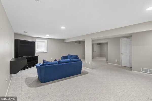 $585,000 | 10005 Antrim Court, Woodbury, MN 55129