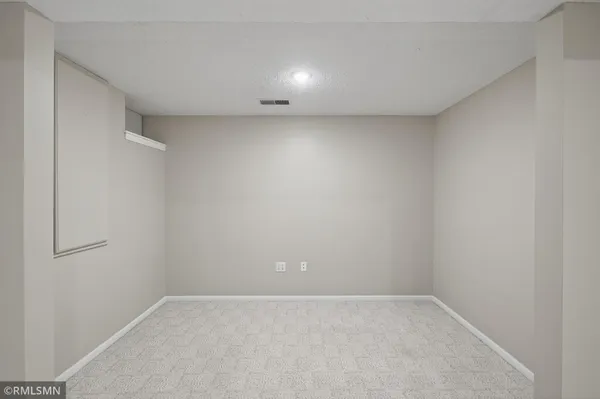 $585,000 | 10005 Antrim Court, Woodbury, MN 55129