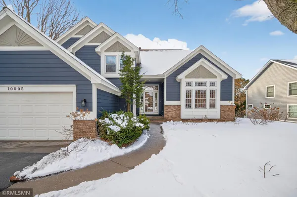 $585,000 | 10005 Antrim Court, Woodbury, MN 55129