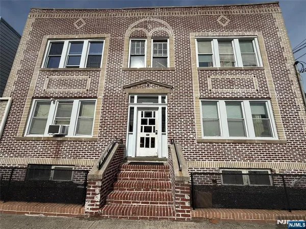 $2,400 | 740 North 8th Street, Unit 3, Newark, NJ 07107