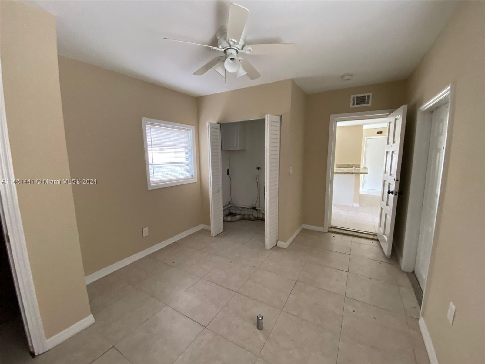 547 West 3rd Street Riviera Beach, FL 33404 - Photo 4 of 37 Gallery Image 4