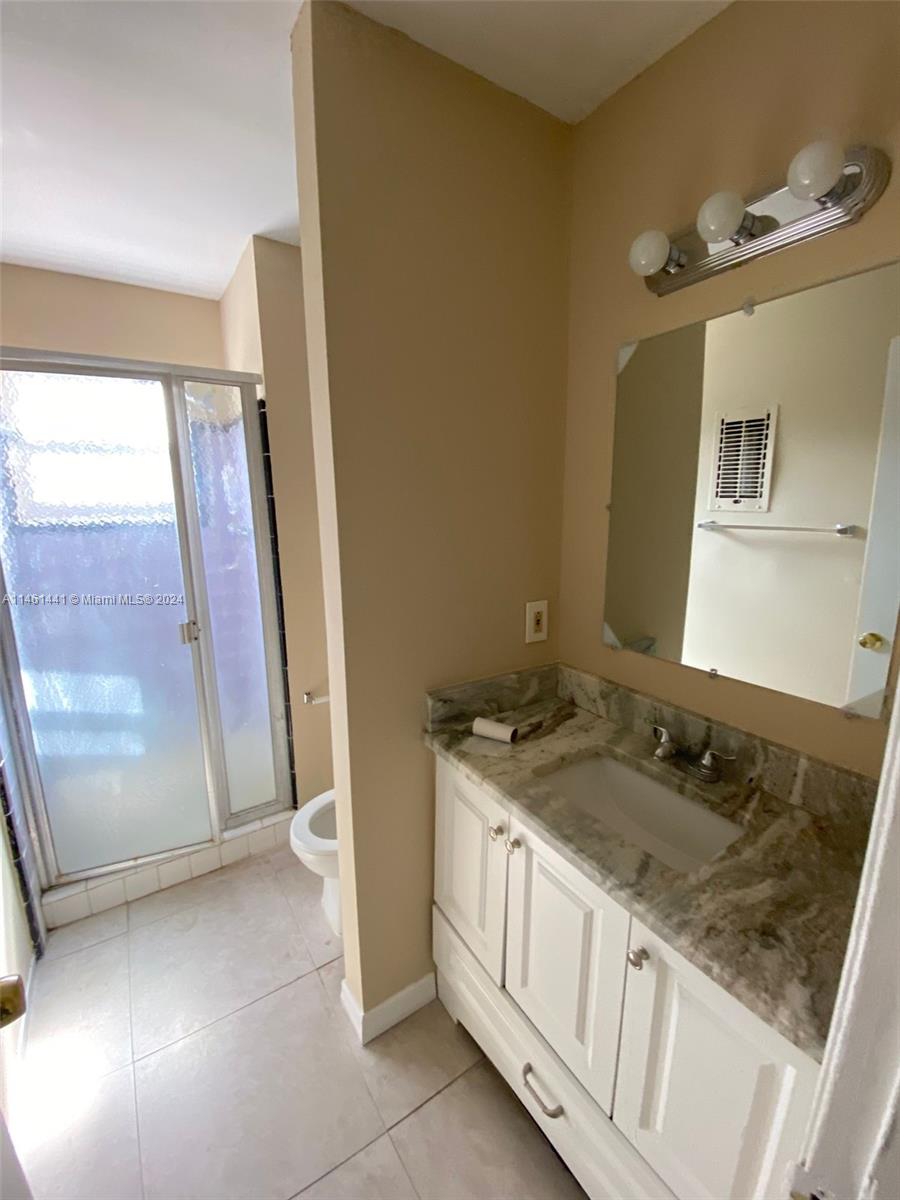 547 West 3rd Street Riviera Beach, FL 33404 - Photo 5 of 37 Gallery Image 5