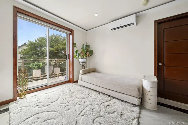 $799,000 | 74-25 43rd Avenue, Unit 3A | Elmhurst