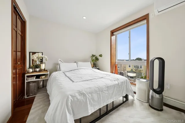 $799,000 | 74-25 43rd Avenue, Unit 3A | Elmhurst