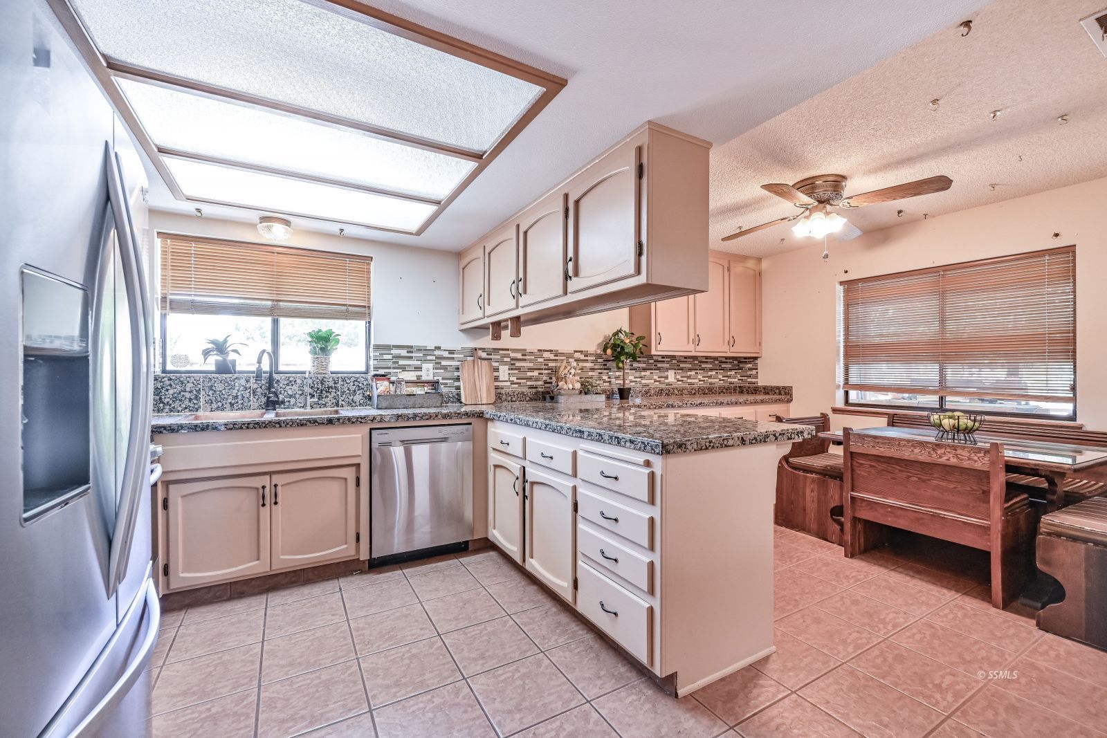 725 West Wasp Avenue Ridgecrest, CA 93555 - Photo 3 of 46 Gallery Image 3