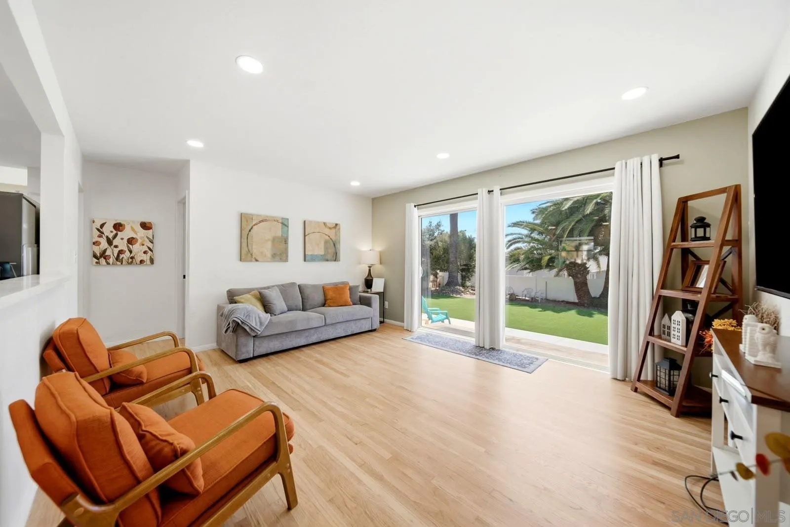 817 Arboleda Road El Cajon, CA 92021 - Photo 3 of 34