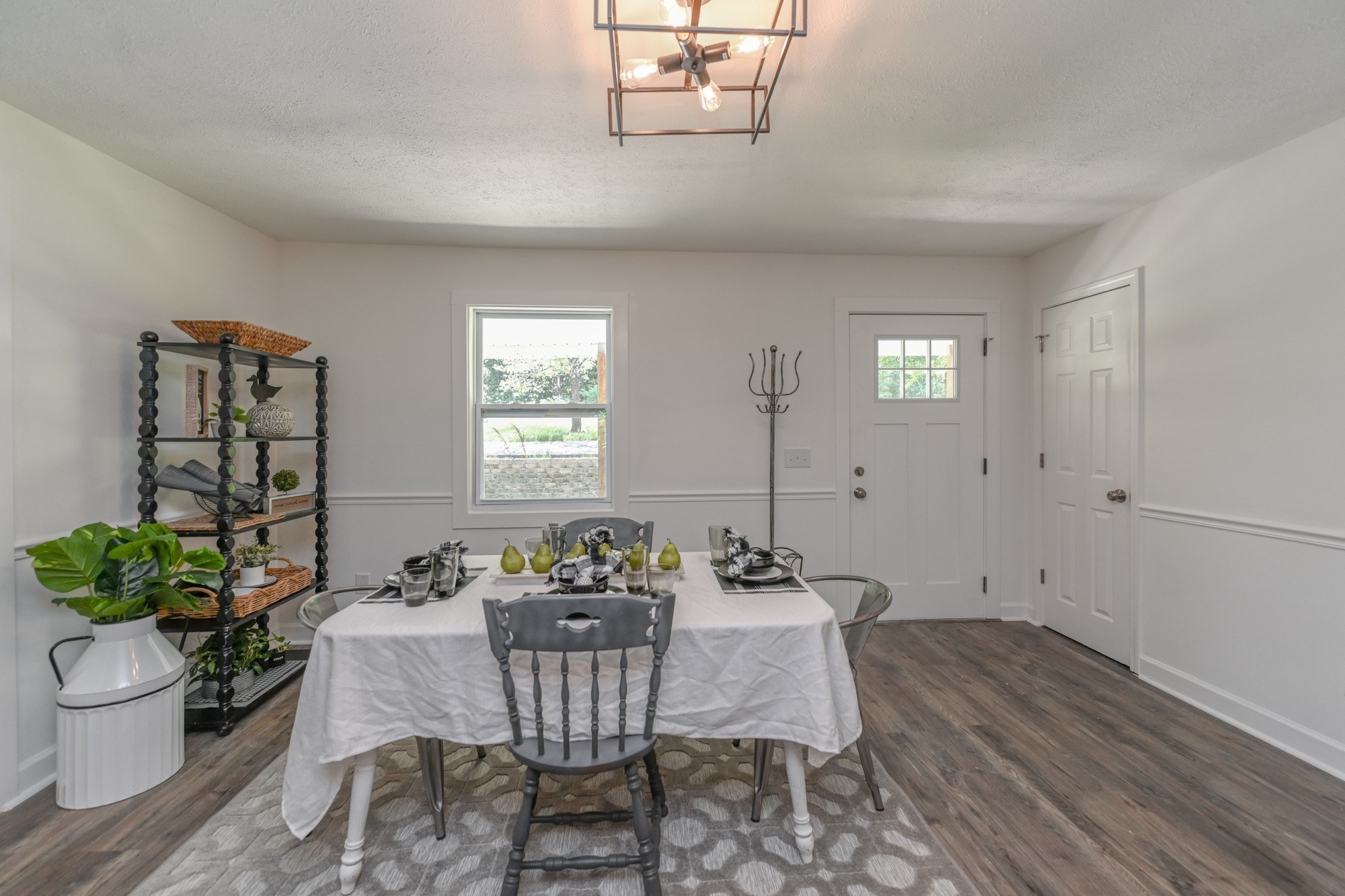 665 Hog Back Ridge Road Bethpage, TN 37022 - Photo 35 of 66 a living room with furniture and a potted plant