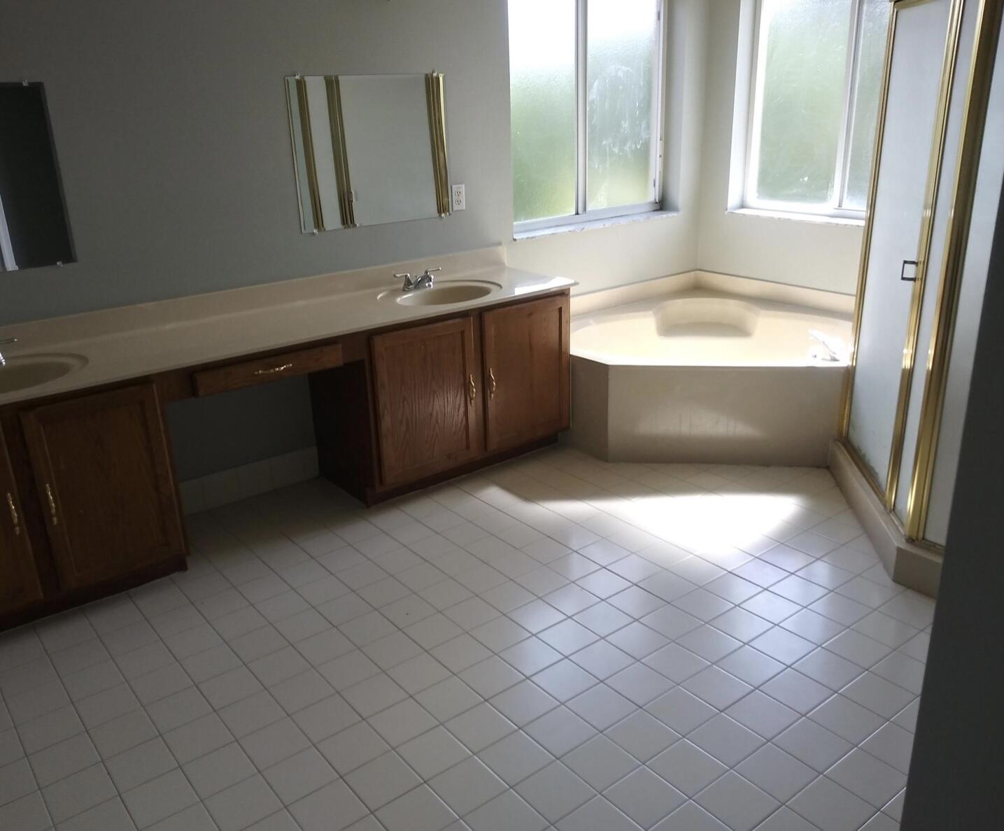 3010 Bernardo Lane Riviera Beach, FL 33407 - Photo 21 of 31 39ACA763-4288-49FE-B495-60D44761F2C3