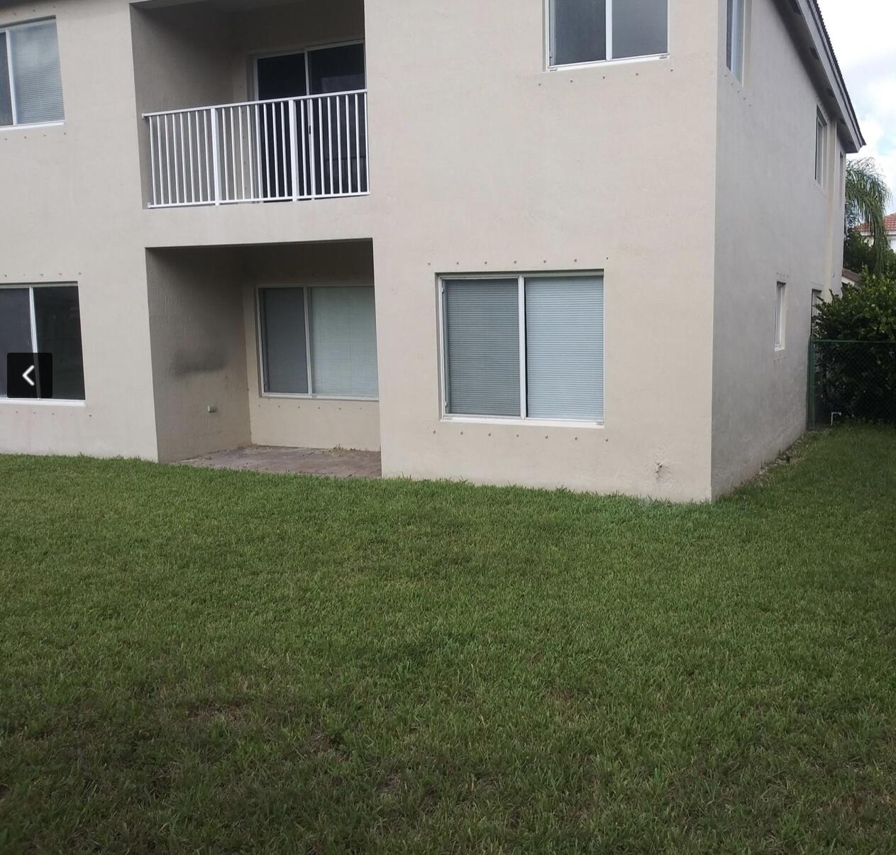 3010 Bernardo Lane Riviera Beach, FL 33407 - Photo 3 of 31 686D79F6-EE48-4DEA-9FF5-474A3A73F5E0