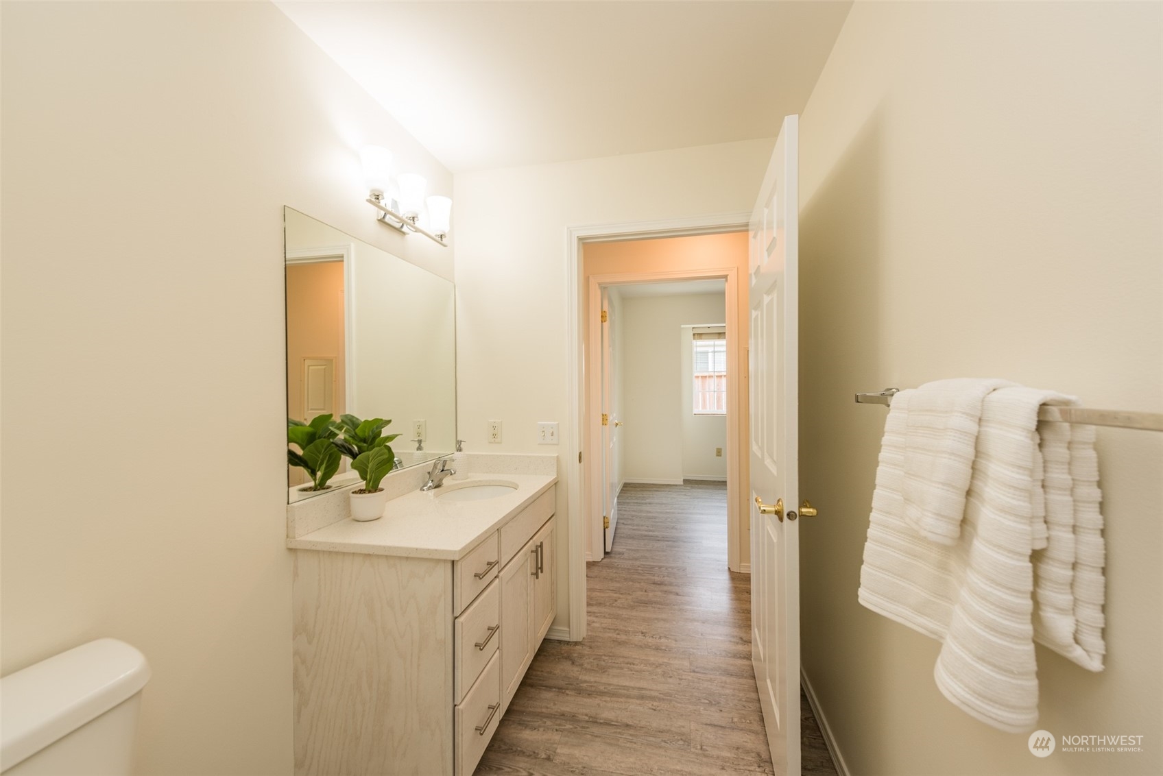 818 East Washington Place Sequim, WA 98382 - Photo 20 of 28 a bathroom with a sink a mirror and vanity