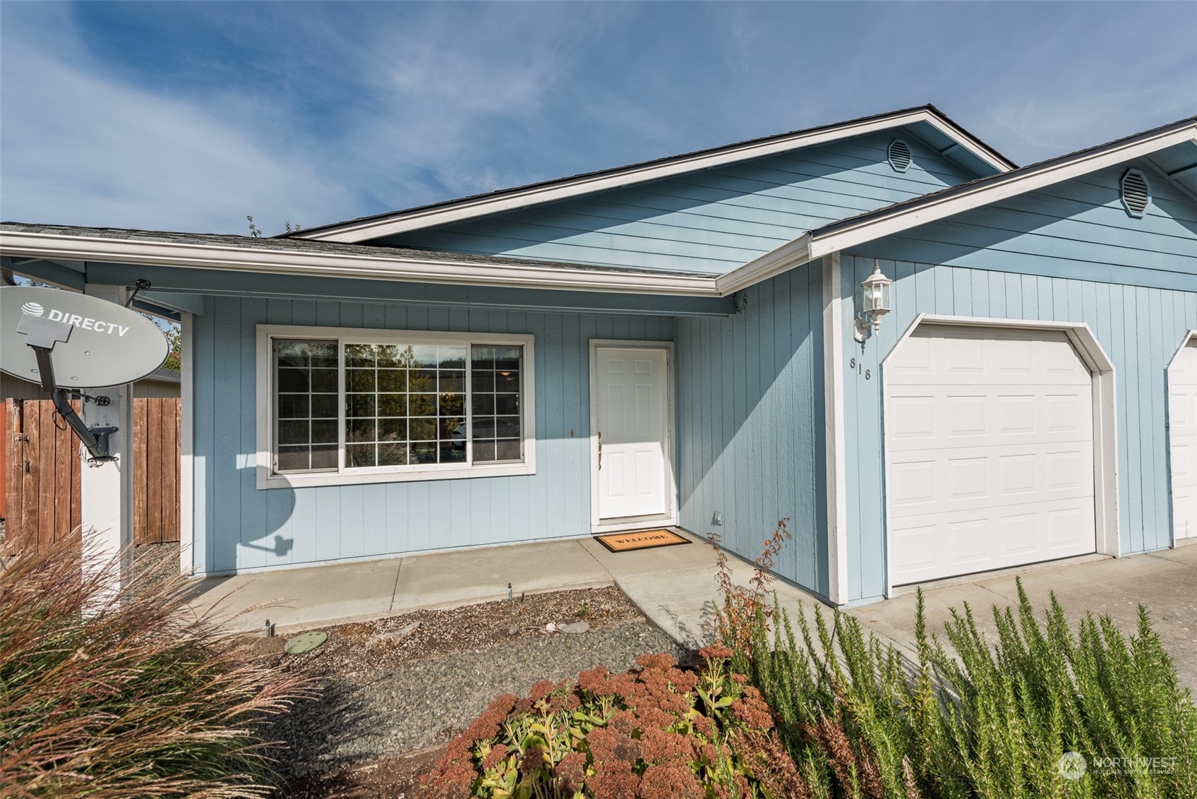 818 East Washington Place Sequim, WA 98382 - Photo 2 of 28 a front view of a house
