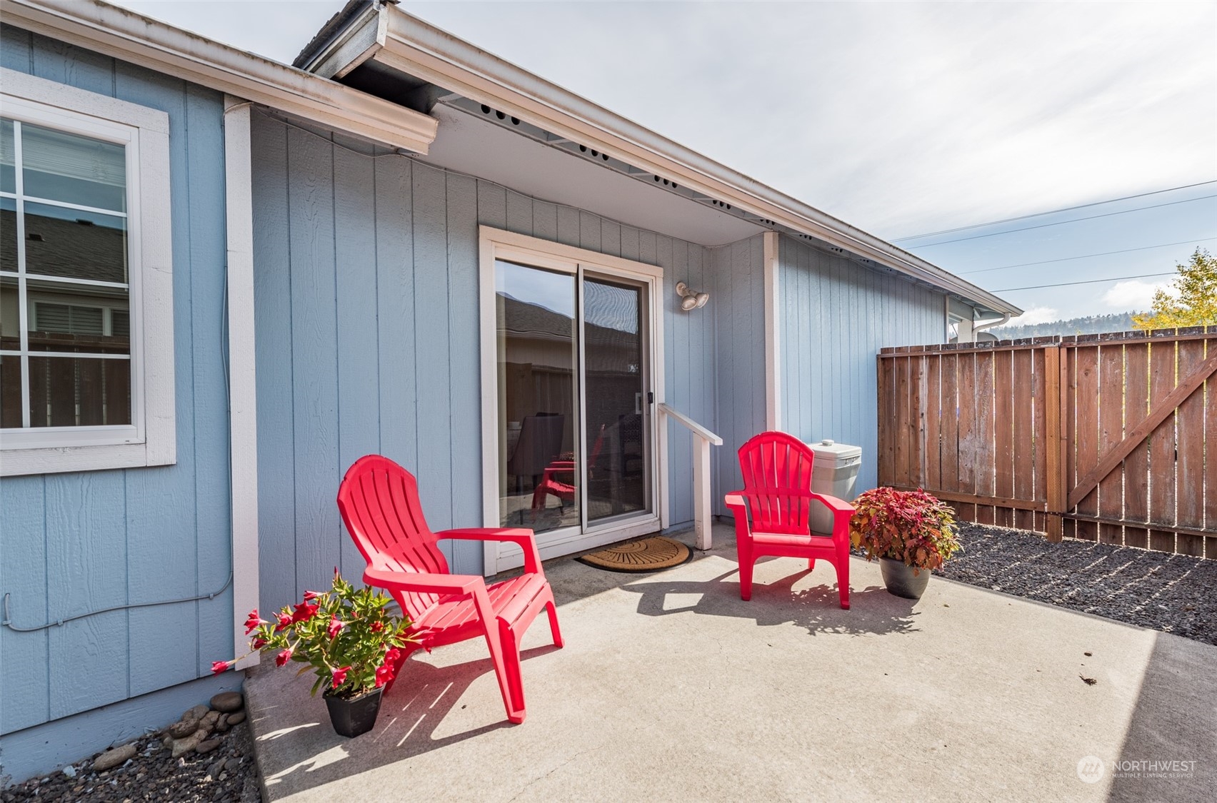 818 East Washington Place Sequim, WA 98382 - Photo 22 of 28 a view of a chairs in front of house