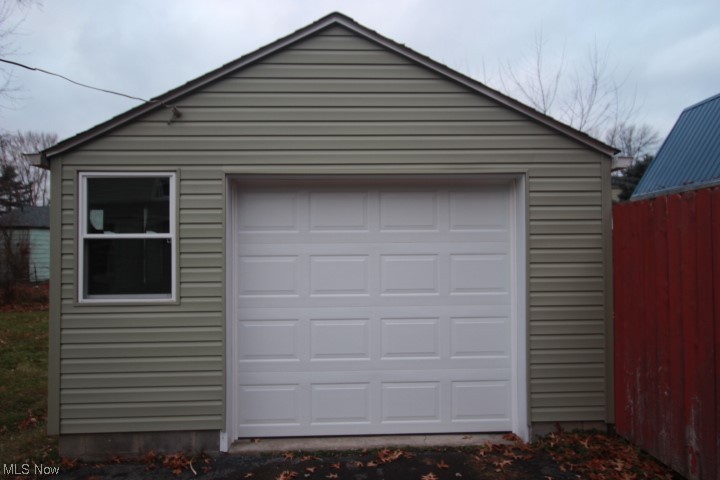 3606 Shelby Road Youngstown, OH 44511 - Photo 21 of 33 View of garage