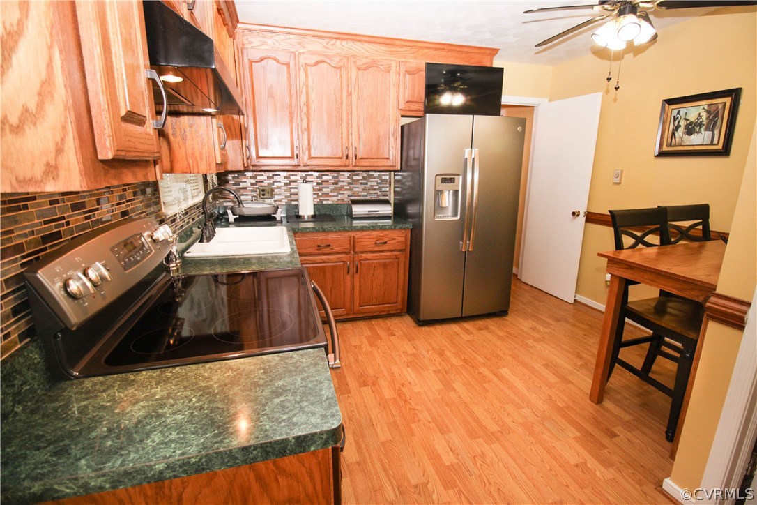 524 West Crieff Road Richmond, VA 23225 - Photo 6 of 15 The updated, eat-in kitchen has stainless applianc