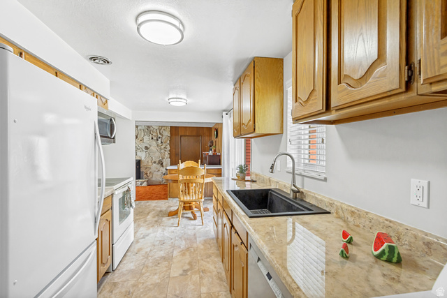 266 North 1040 E Street Springville, UT 84663 - Photo 5 of 17