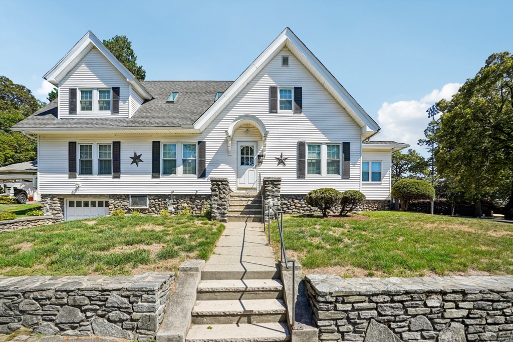 174 Park Avenue, Unit 1 Worcester, MA 01602 - Photo 3 of 34 a front view of a house with a yard