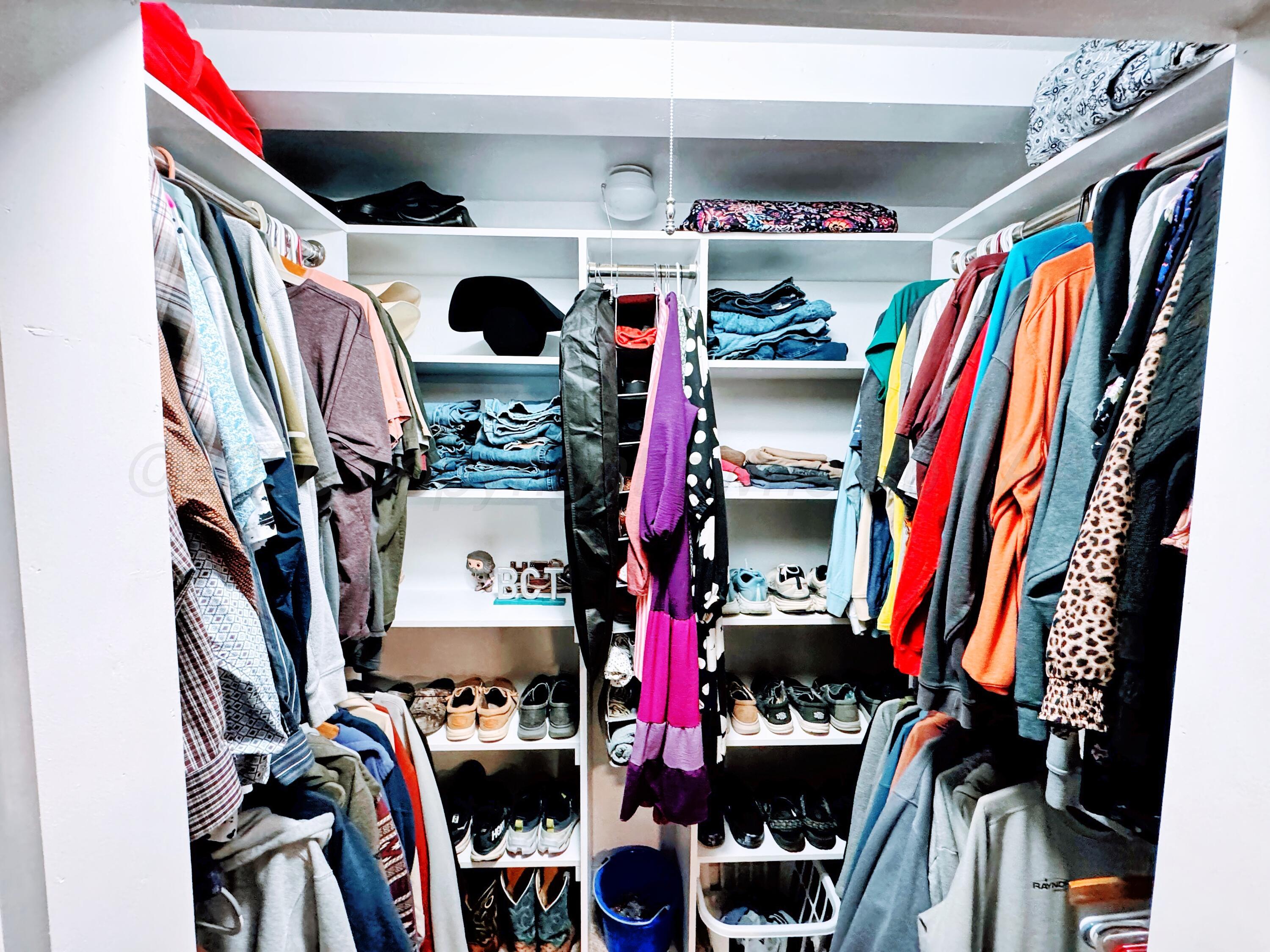 1537 South Cedar Street Perryton, TX 79070 - Photo 12 of 21 1537 S Cedar primary closet