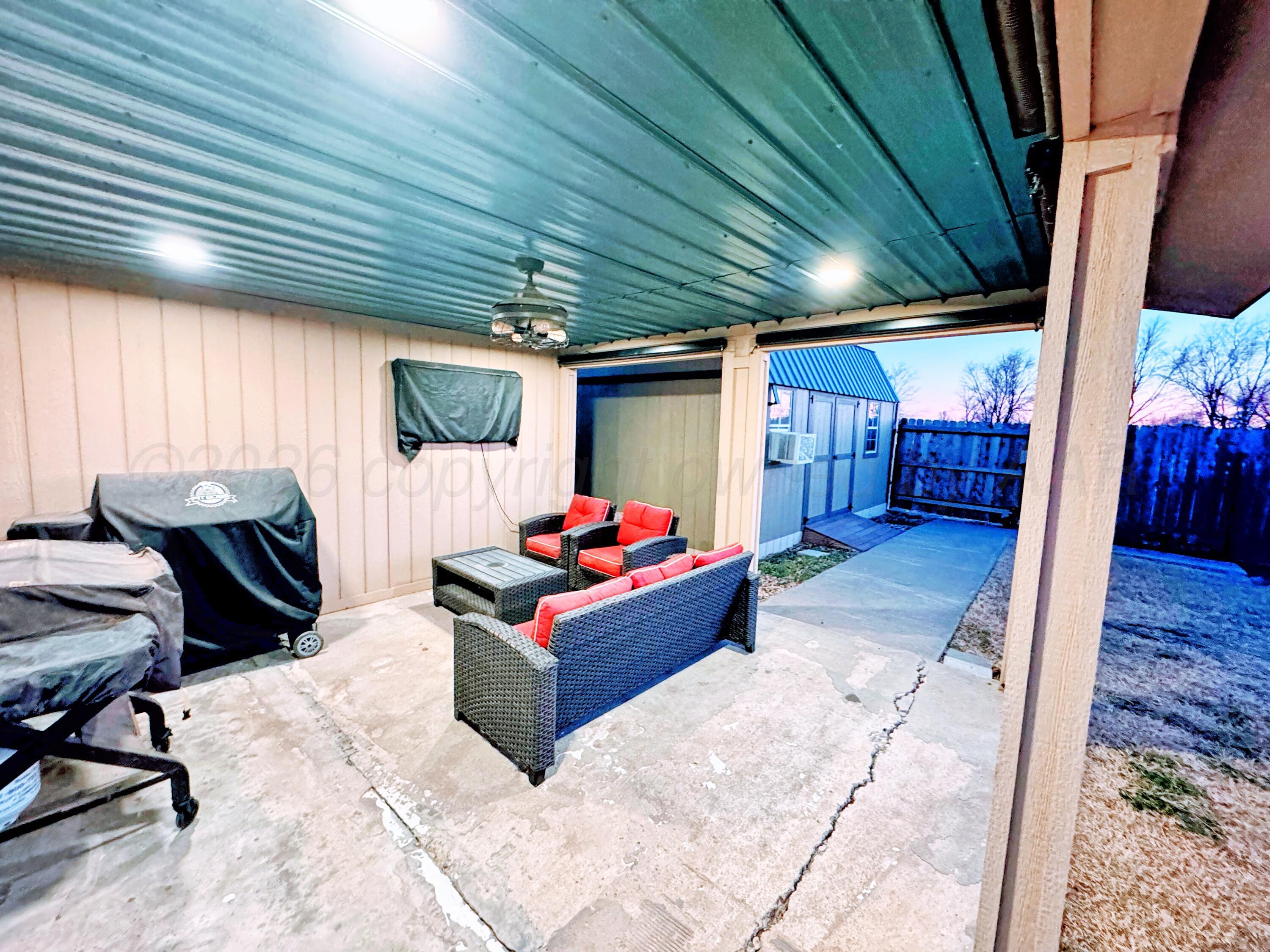 1537 South Cedar Street Perryton, TX 79070 - Photo 17 of 21 1537 S Cedar Patio