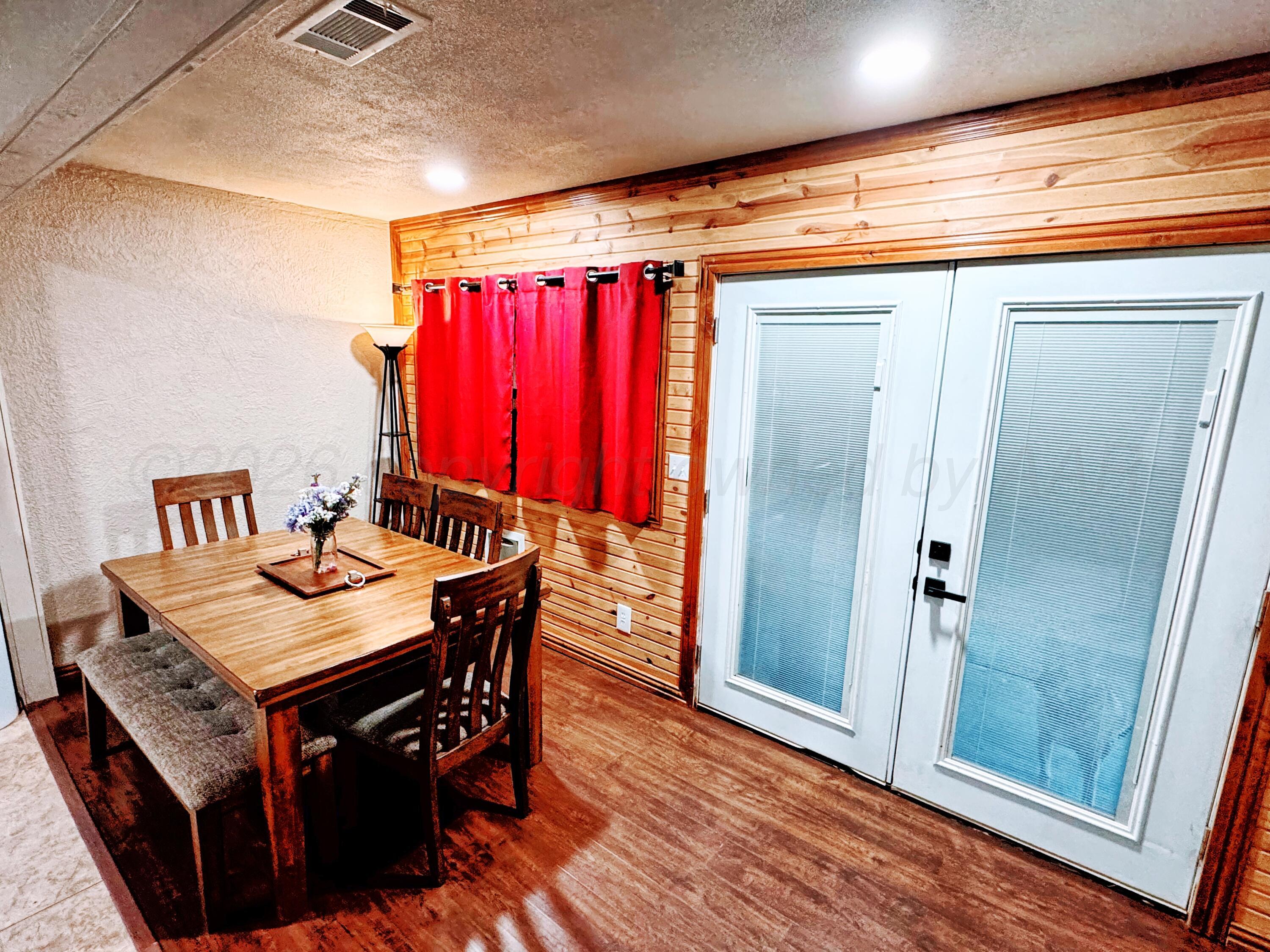 1537 South Cedar Street Perryton, TX 79070 - Photo 3 of 21 1537 S Cedar dining room
