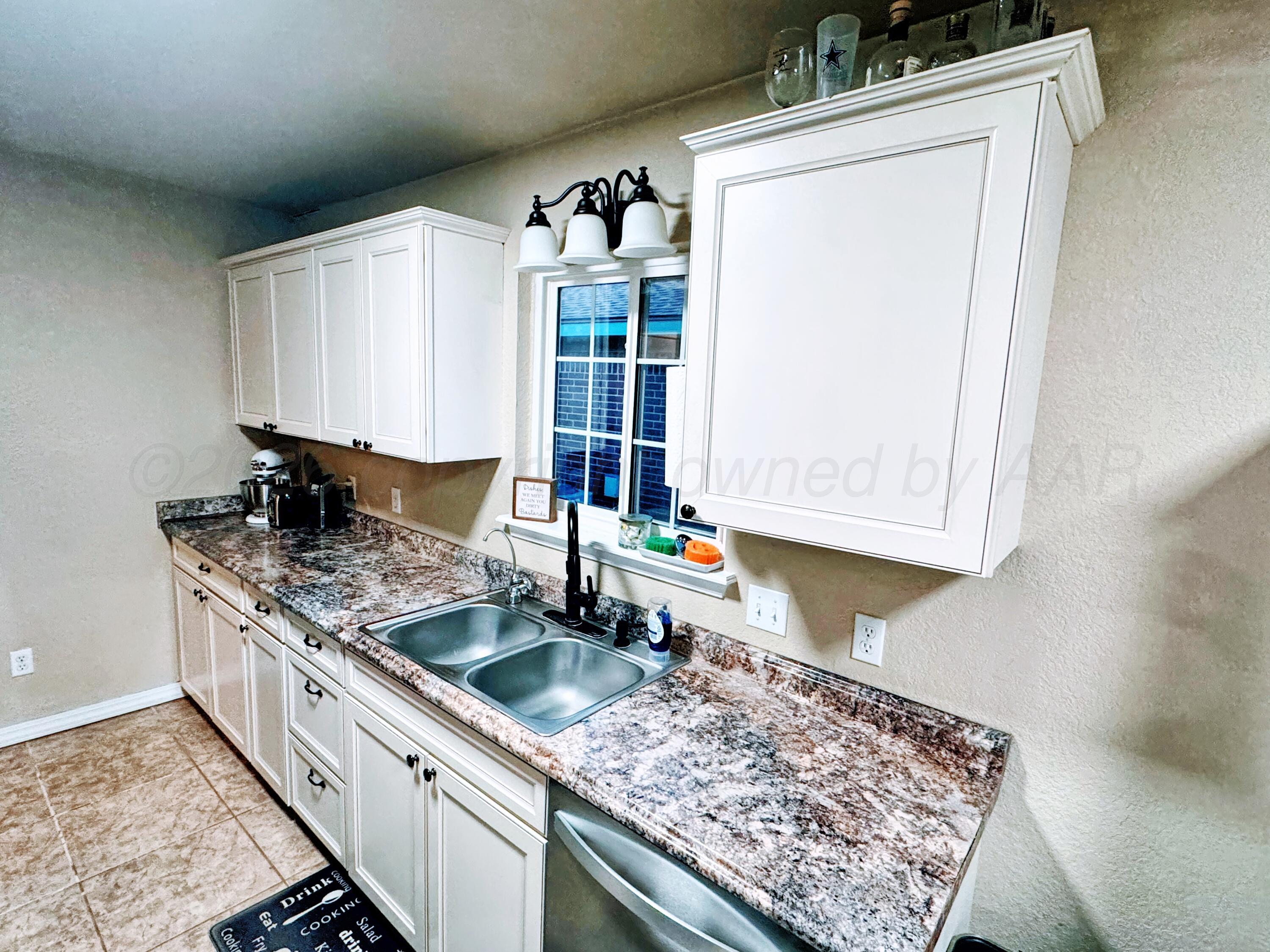 1537 South Cedar Street Perryton, TX 79070 - Photo 5 of 21 1537 S Cedar kitchen 2